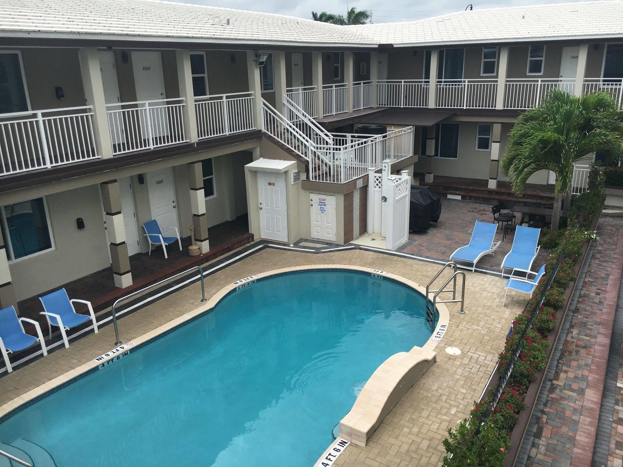 Caribbean Resort Suites Hollywood Exterior photo